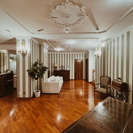Residenza Tritone Luxury Guest House Trevi Fountain 로마 외부 사진