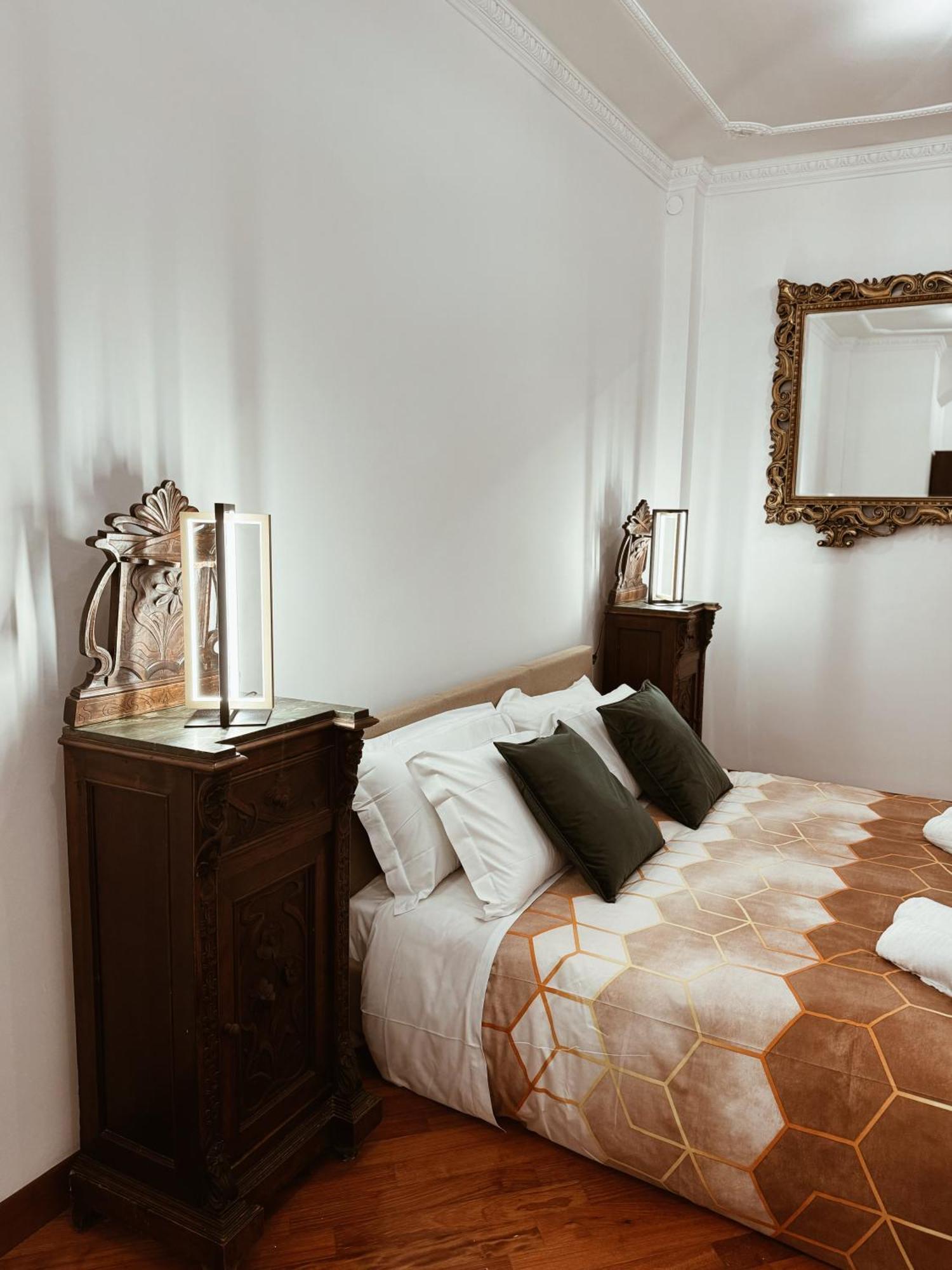 Residenza Tritone Luxury Guest House Trevi Fountain 로마 외부 사진