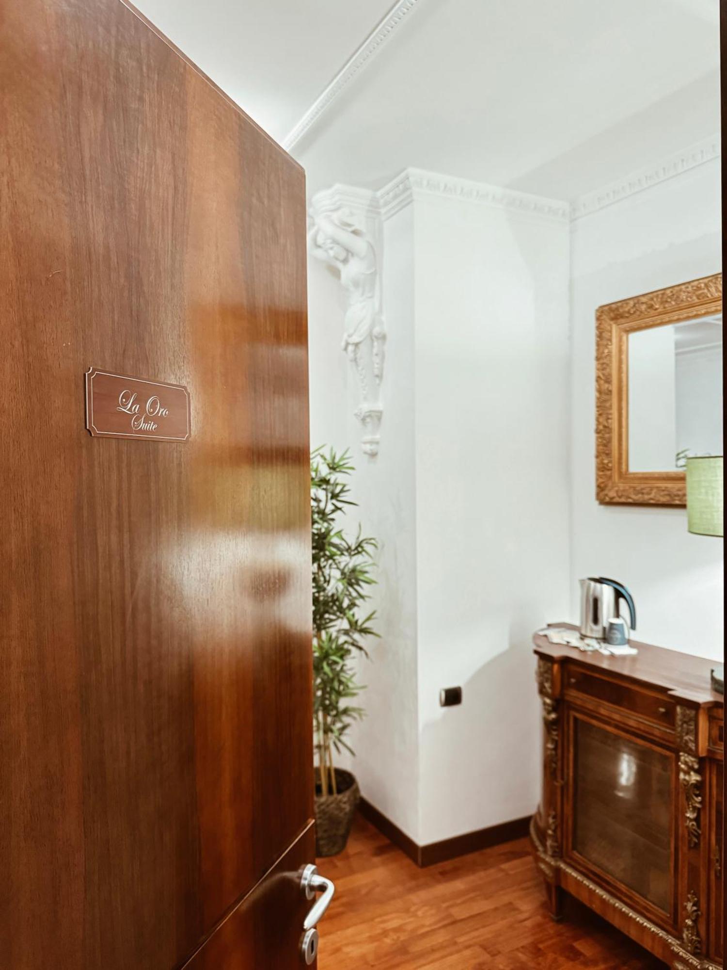 Residenza Tritone Luxury Guest House Trevi Fountain 로마 외부 사진