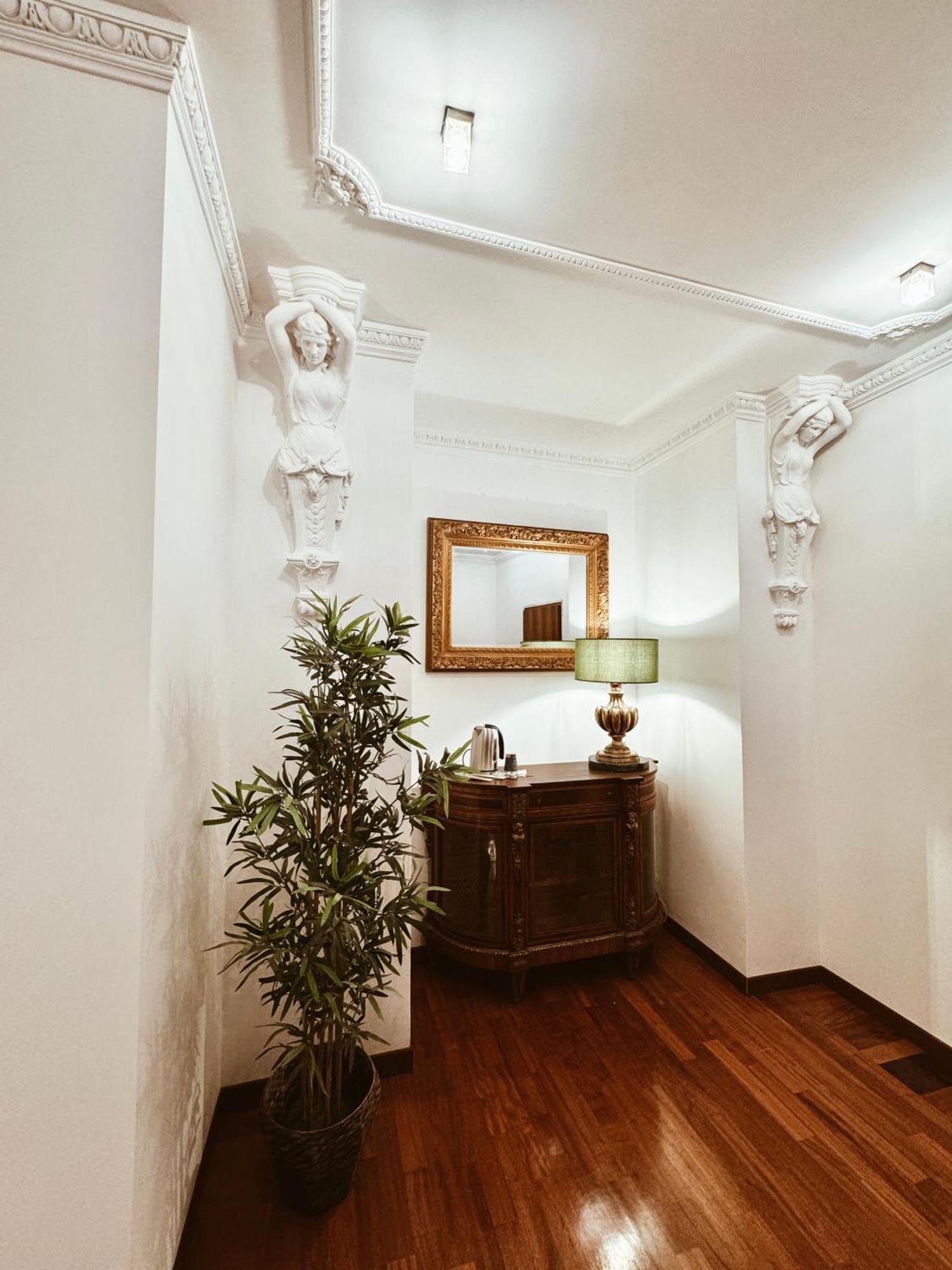 Residenza Tritone Luxury Guest House Trevi Fountain 로마 외부 사진