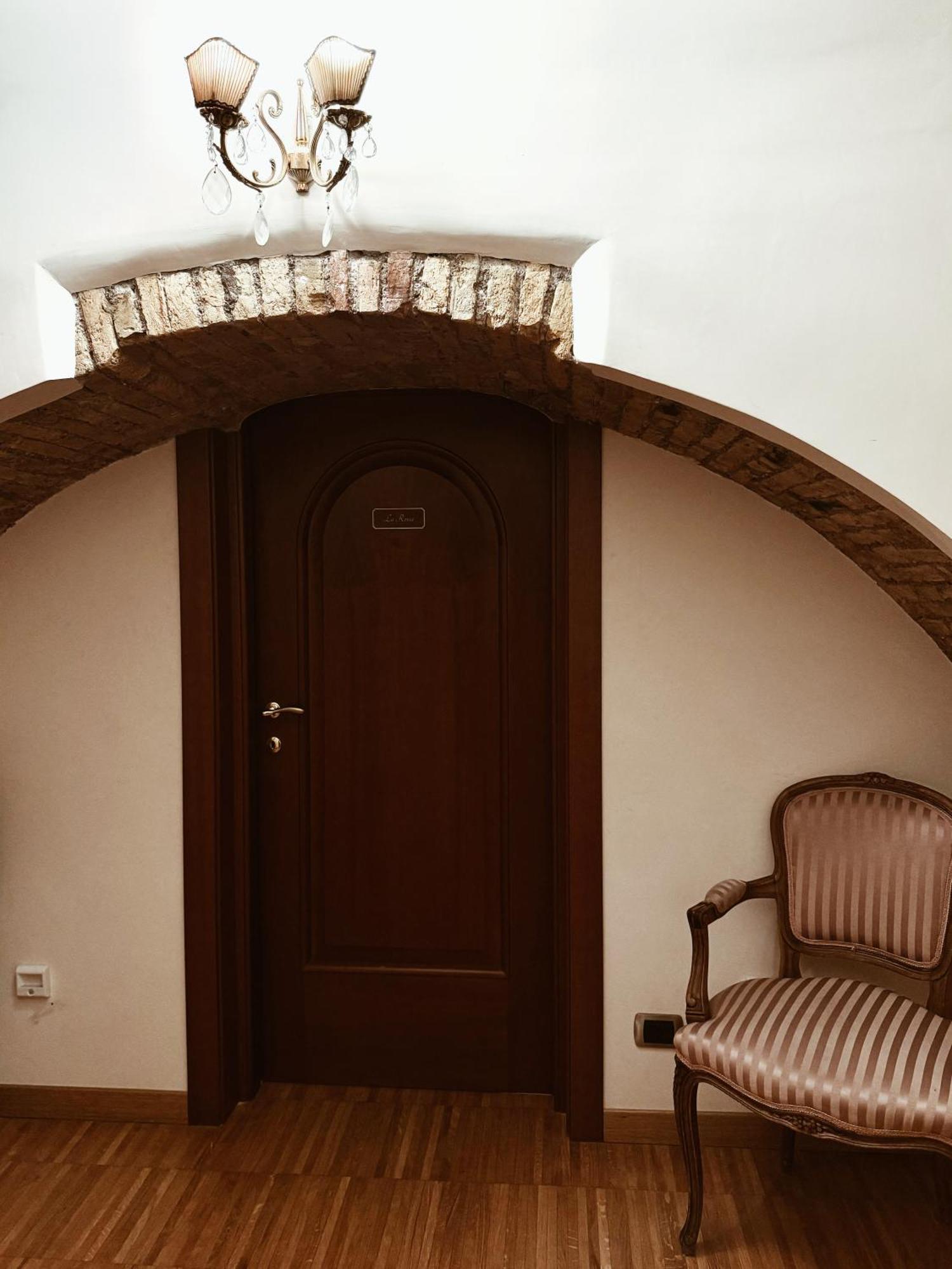 Residenza Tritone Luxury Guest House Trevi Fountain 로마 외부 사진