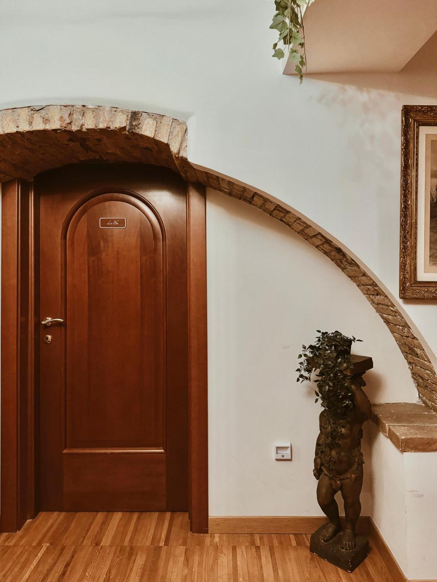 Residenza Tritone Luxury Guest House Trevi Fountain 로마 외부 사진