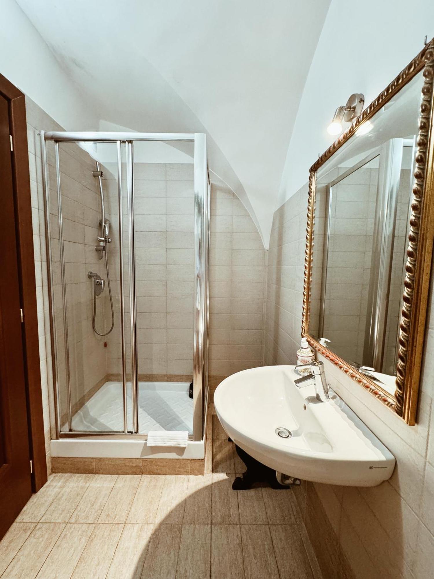 Residenza Tritone Luxury Guest House Trevi Fountain 로마 외부 사진