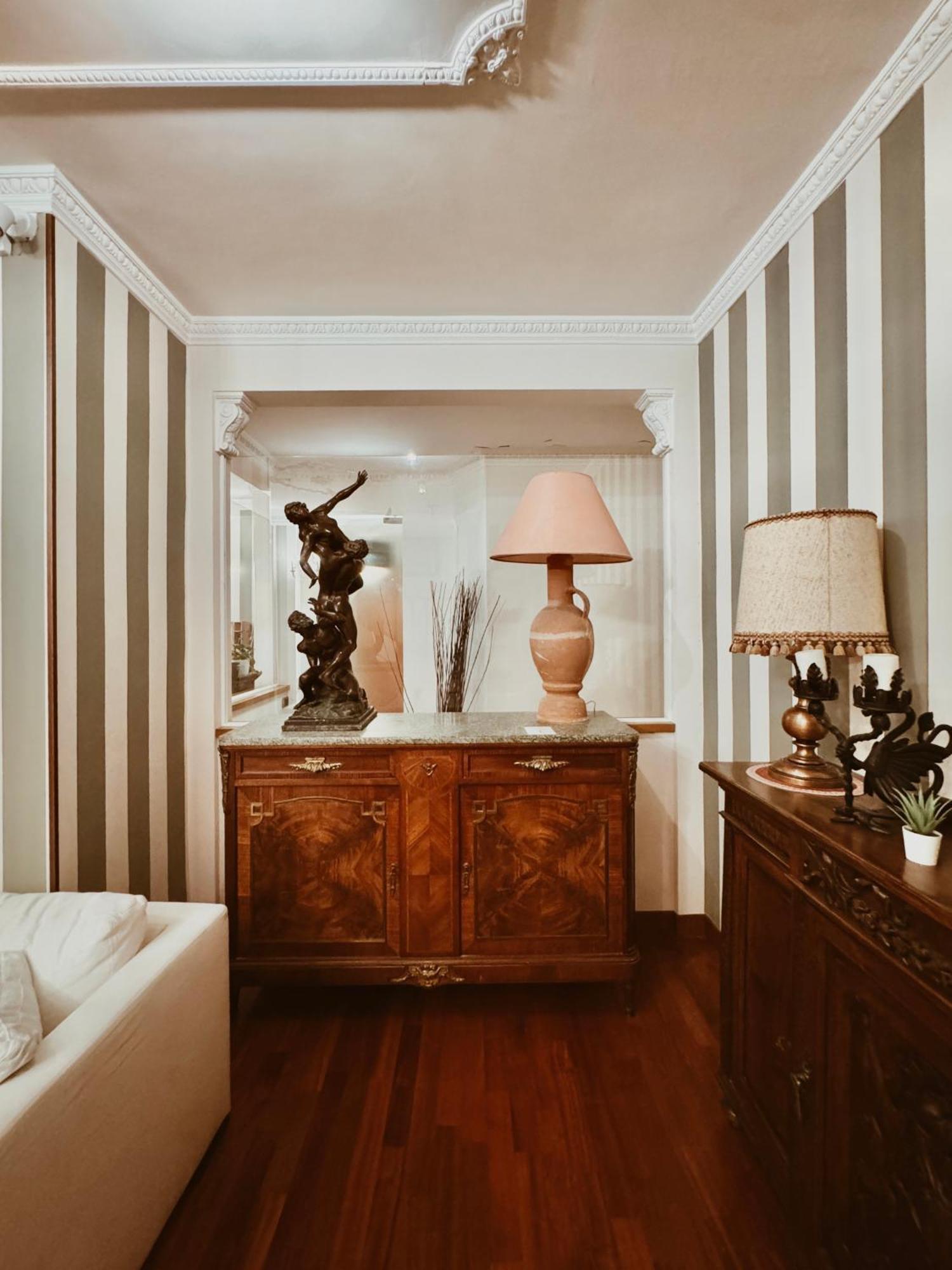 Residenza Tritone Luxury Guest House Trevi Fountain 로마 외부 사진