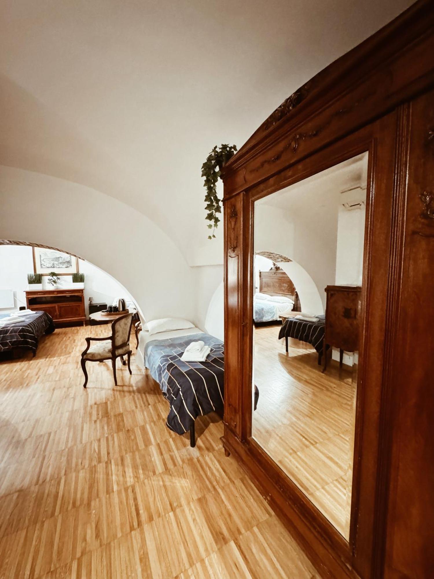 Residenza Tritone Luxury Guest House Trevi Fountain 로마 외부 사진